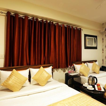 Hotel Emerald Park At Airport Нью-Дели Экстерьер фото