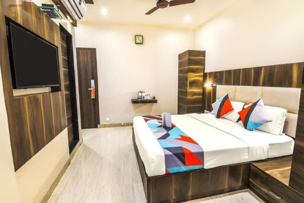 Hotel Emerald Park At Airport Нью-Дели Экстерьер фото