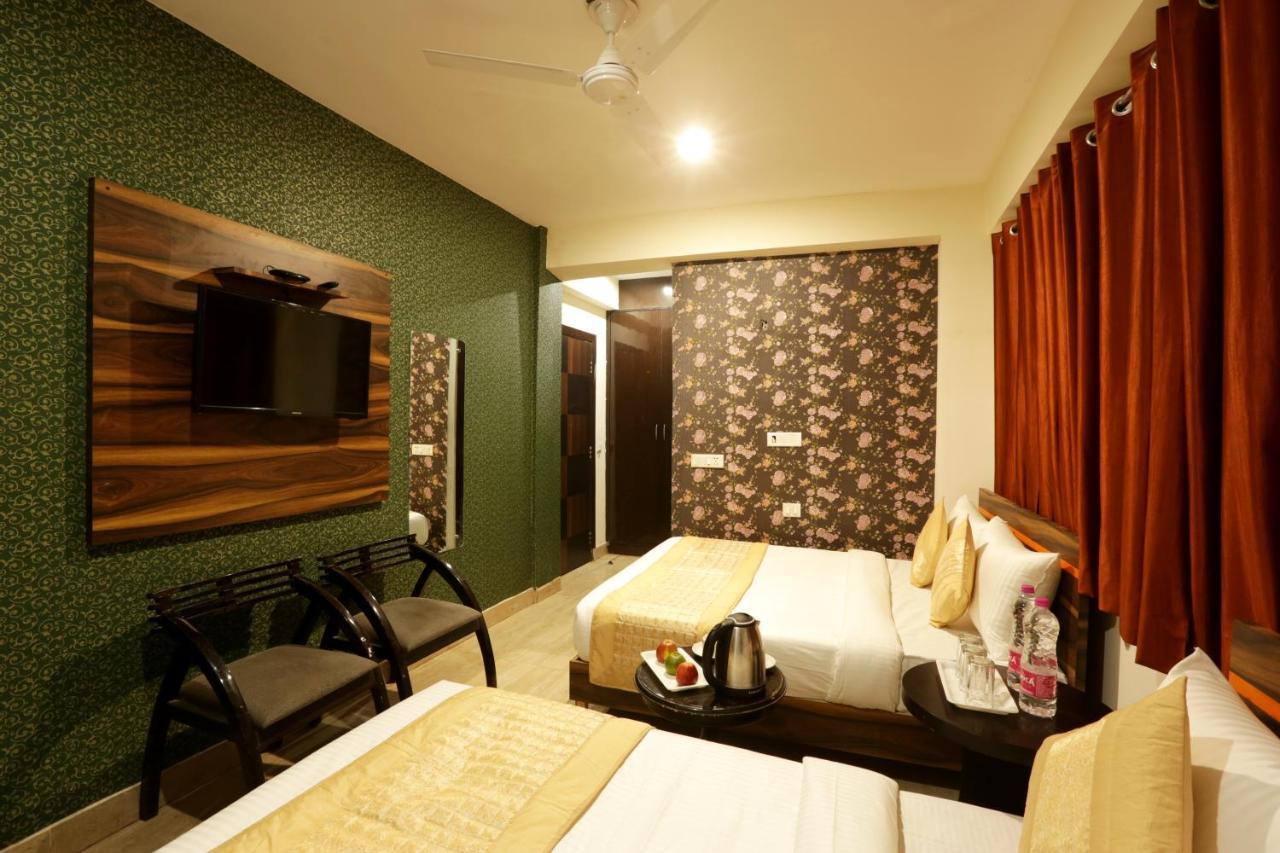 Hotel Emerald Park At Airport Нью-Дели Экстерьер фото