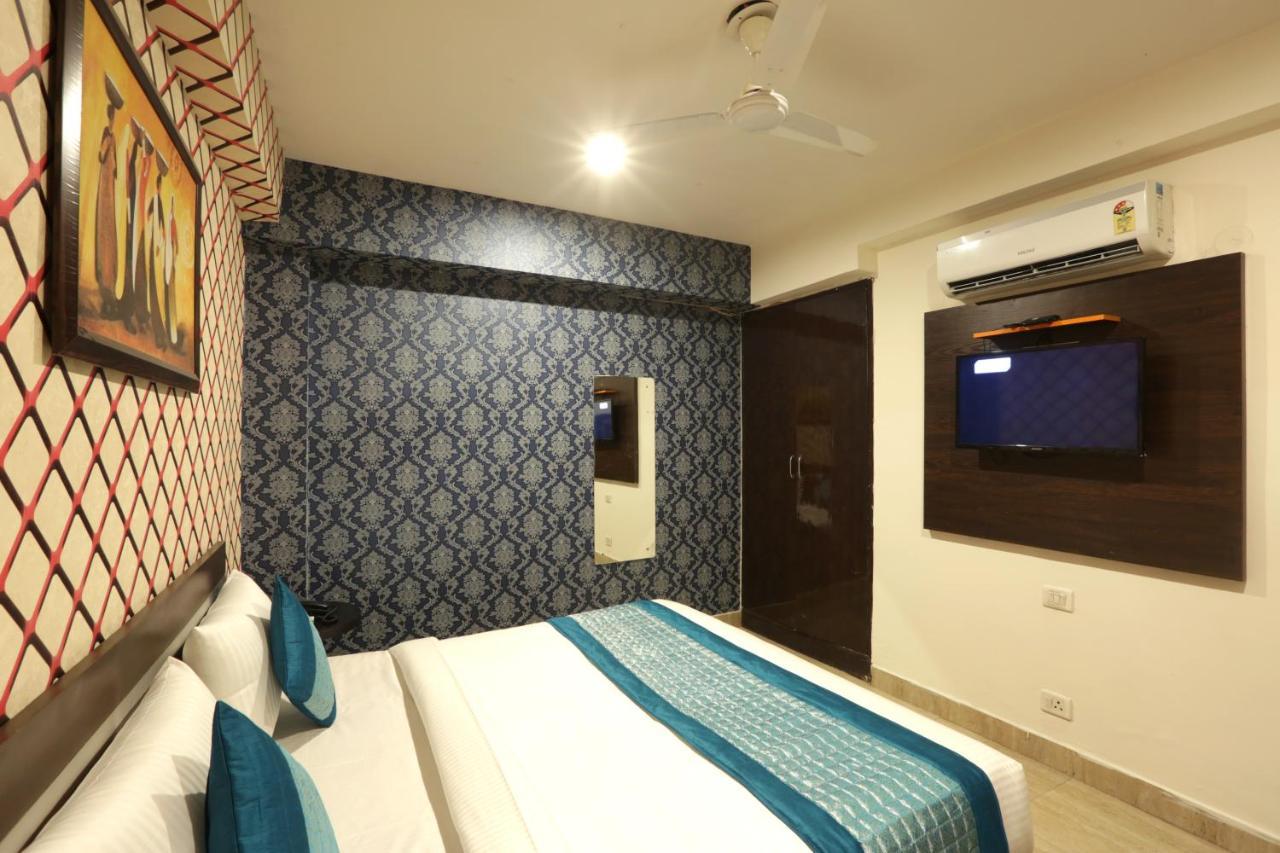Hotel Emerald Park At Airport Нью-Дели Экстерьер фото
