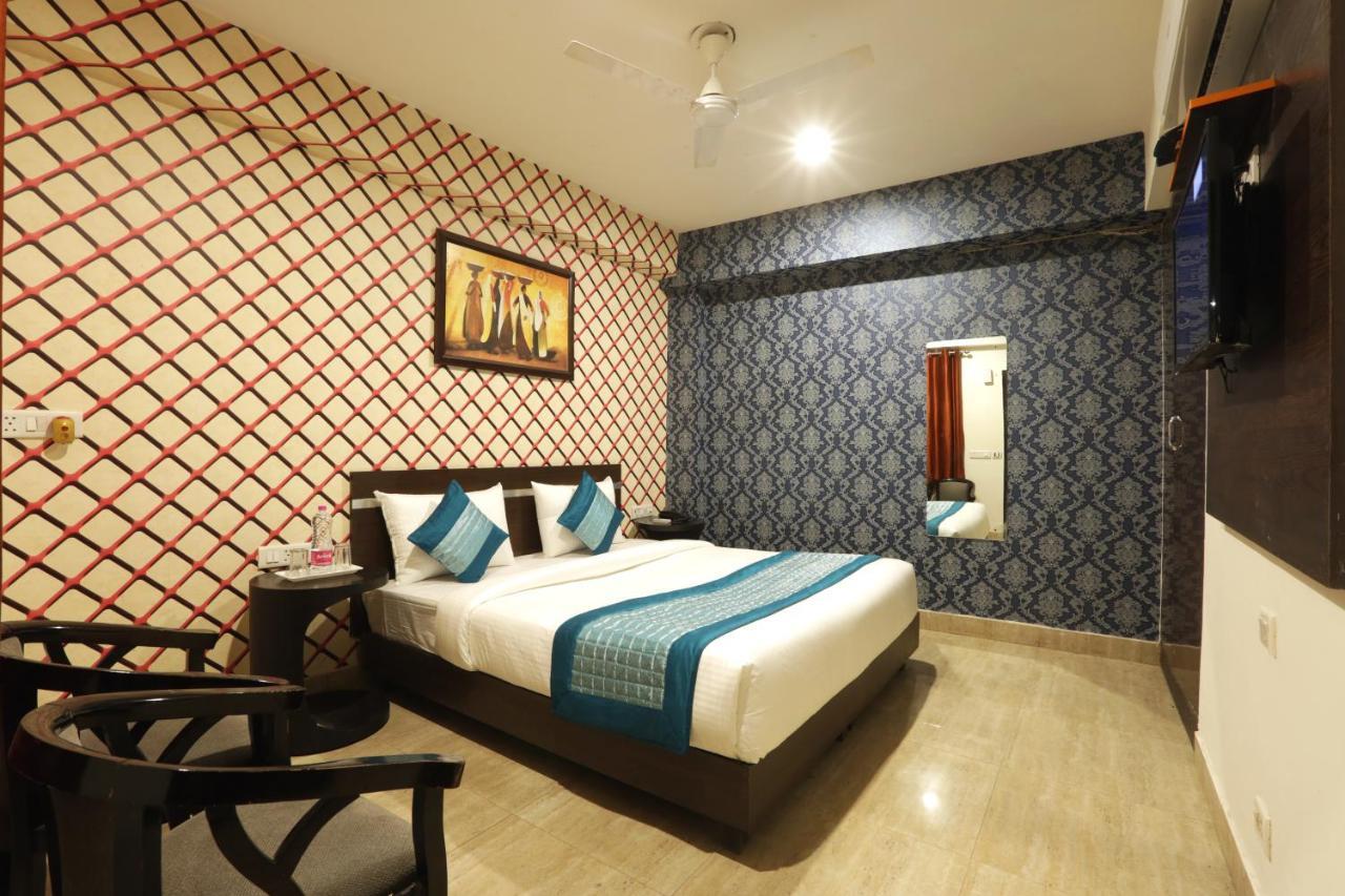 Hotel Emerald Park At Airport Нью-Дели Экстерьер фото
